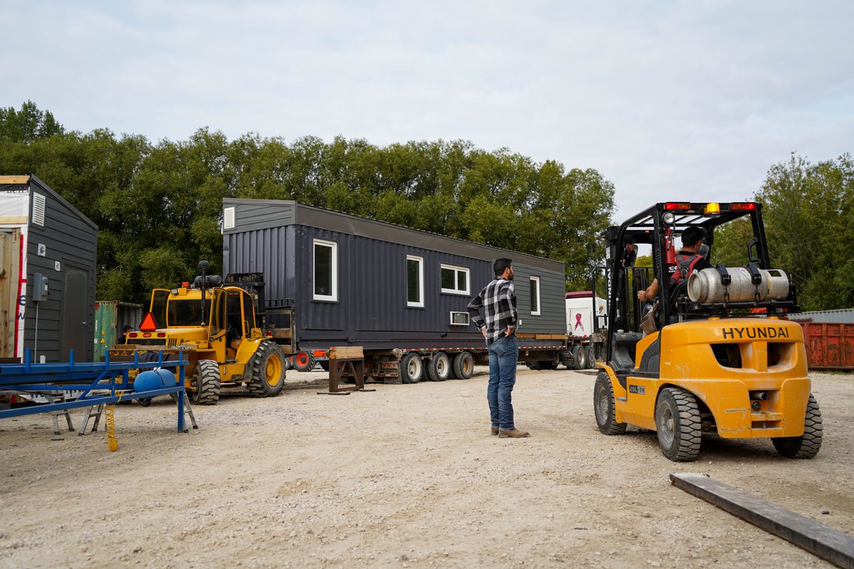 BisonModular's tweet photo. Today’s scenes... 🚚🏠 

#BuiltBisonStrong #ContainerHomes #FirstNations #NorthernMB #NorthernSK #NorthernAB #NorthernBC #ReadyToMoveHomes #ShippingContainerHomes https://t.co/OIsgDtn7VG