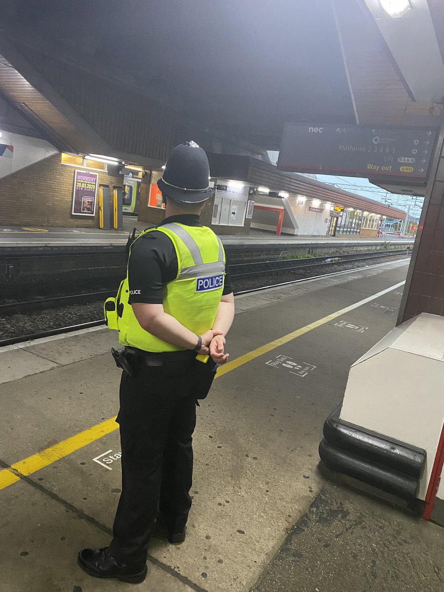 RuralsWMP's tweet photo. Joint patrols alongside @ST_Police @BTP and @ShirleyWMP this afternoon/evening 🚔 Targetting our local transport hubs 🚎🚄 Lots of engagement with the community and commuters 😁
#OneTeam #Patrols #JointActivity https://t.co/AxBky5bFsx
