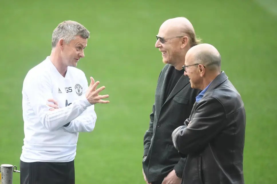 MesseLingard's tweet photo. Wish we could get #LULG or #GlazersIN trending. Look at my manager gelling with our owners โค๏ธ https://t.co/bJlkGciggb
