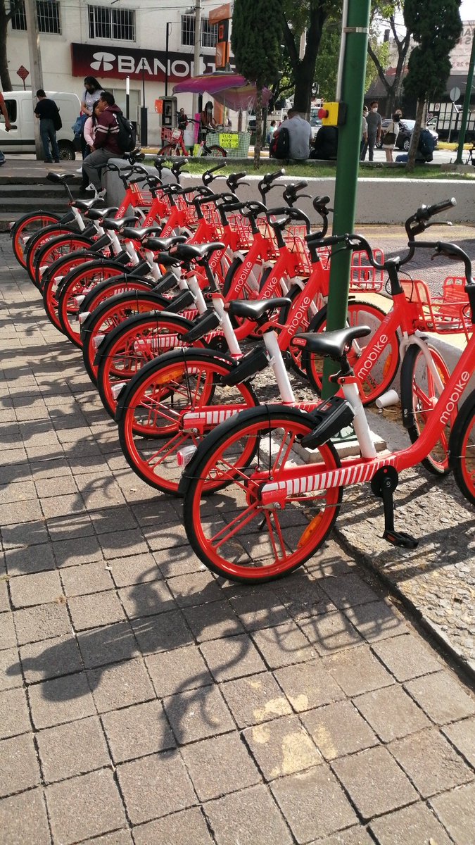 wlugosaez's tweet photo. No puedo tomar ninguna porque @MobikeMX hace un mes me congeló sin razón alguna #VivaMexico #15DeSeptiembre #GritoDeIndependencia #malservicio https://t.co/qenewkIihI