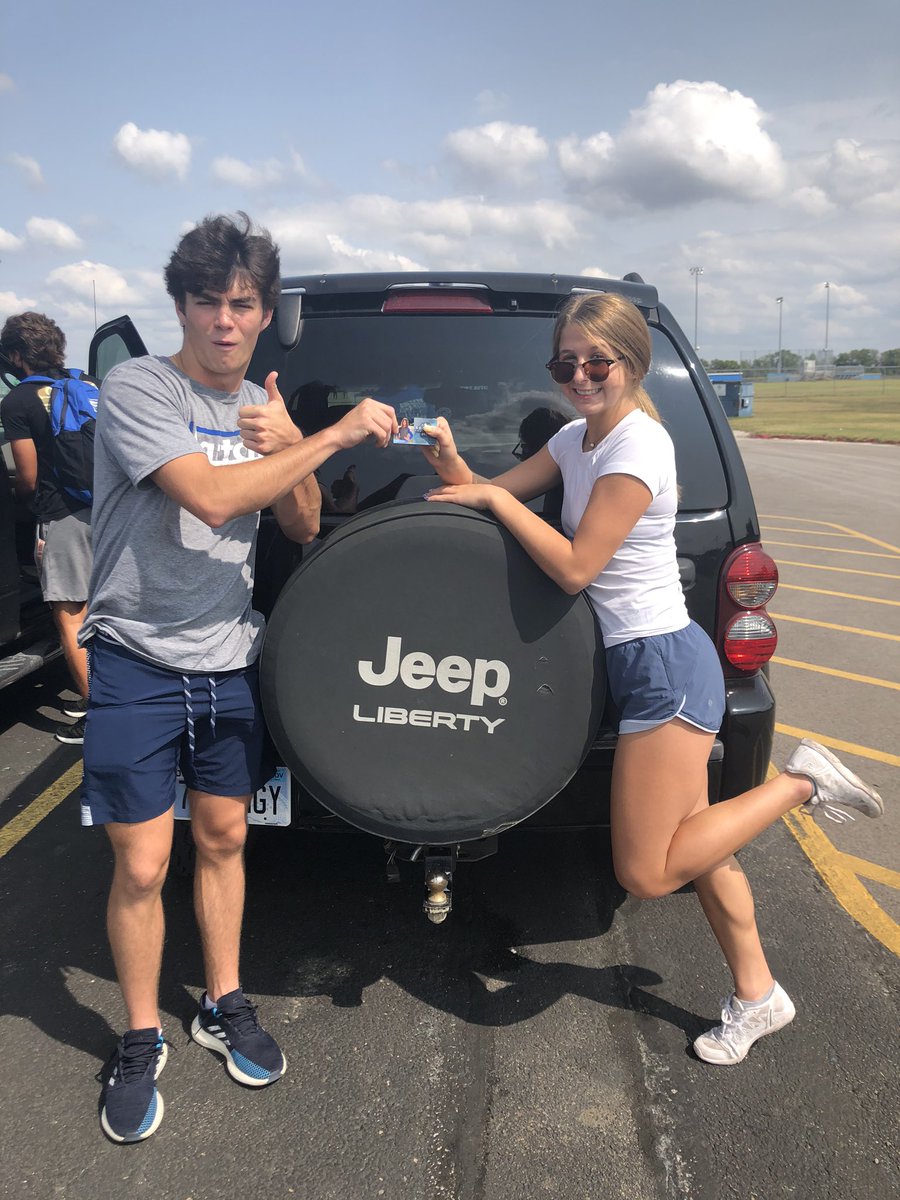 JadenWiley2's tweet photo. Thanks @AbbieSteele9 for the rep card, excited to take pics with @Jisaac_2016 #JIPSenior #JIP21 #JIPathlete https://t.co/GfRjA96bYo