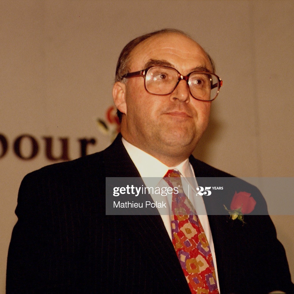 #OTD 1992. Britain exits the ERM on ‘Black Wednesday’.John Smith claims that John Major is “the devalued Prime Minister of a devalued Government”The Sun goes with “Now we’ve ALL been screwed by the Cabinet”A thread on how Smith and Brown went on the attack: