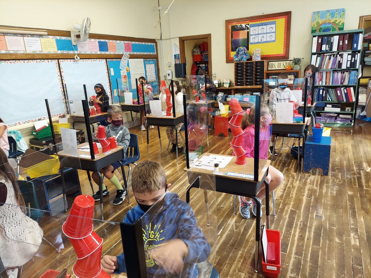 Only during STEAM could a spur of the moment discovery lead to an unplanned learning experience. A coding lesson with cups, was transformed into an engineering lesson about static equilibrium and center of mass thanks to some curious minds!