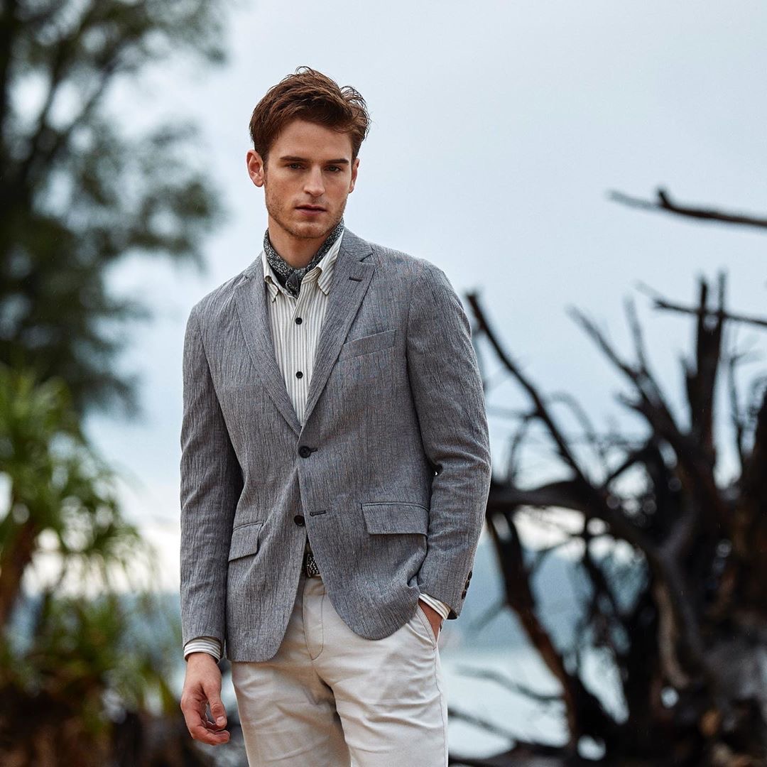 Layer Like a Pro ๐ Give your wardrobe versatility with the #JosephAbboud Sport Coat - made for effortless layering https://t.co/5YSm5caKsA