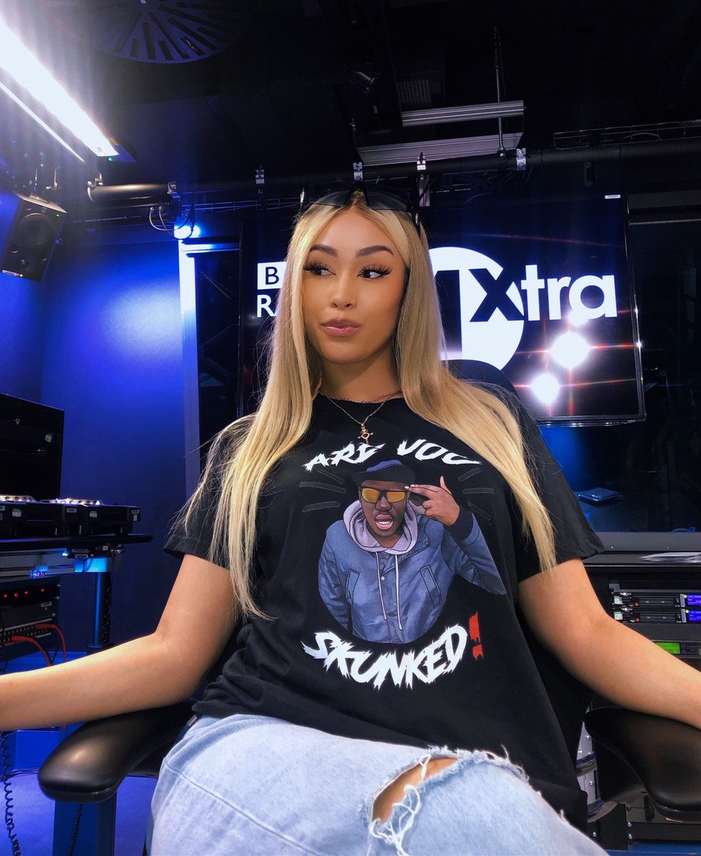 snoochieshy's tweet photo. LIVEOOOOOO TILL 1am @1Xtra TUNE IN! IF NOT ... ARE U SKUNKEDDDDDD 🤣🤣🤣 https://t.co/SUEjPaIi3d