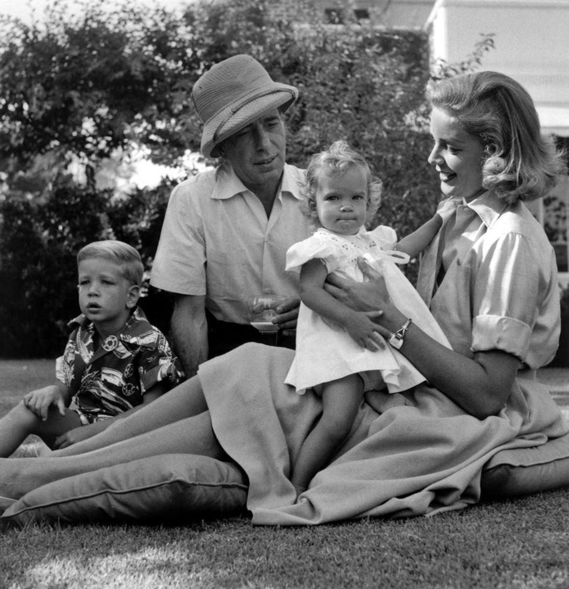 matrimonio con Humphrey Bogart, y tuvieron dos hijos, el productor de noticias Stephen Bogart y Leslie Bogart, enfermera.Junto a Bogart aparecería en otras tres películas: “The Big Sleep” (1946), obra maestra del cine negro también dirigida por Howard Hawks, “Dark