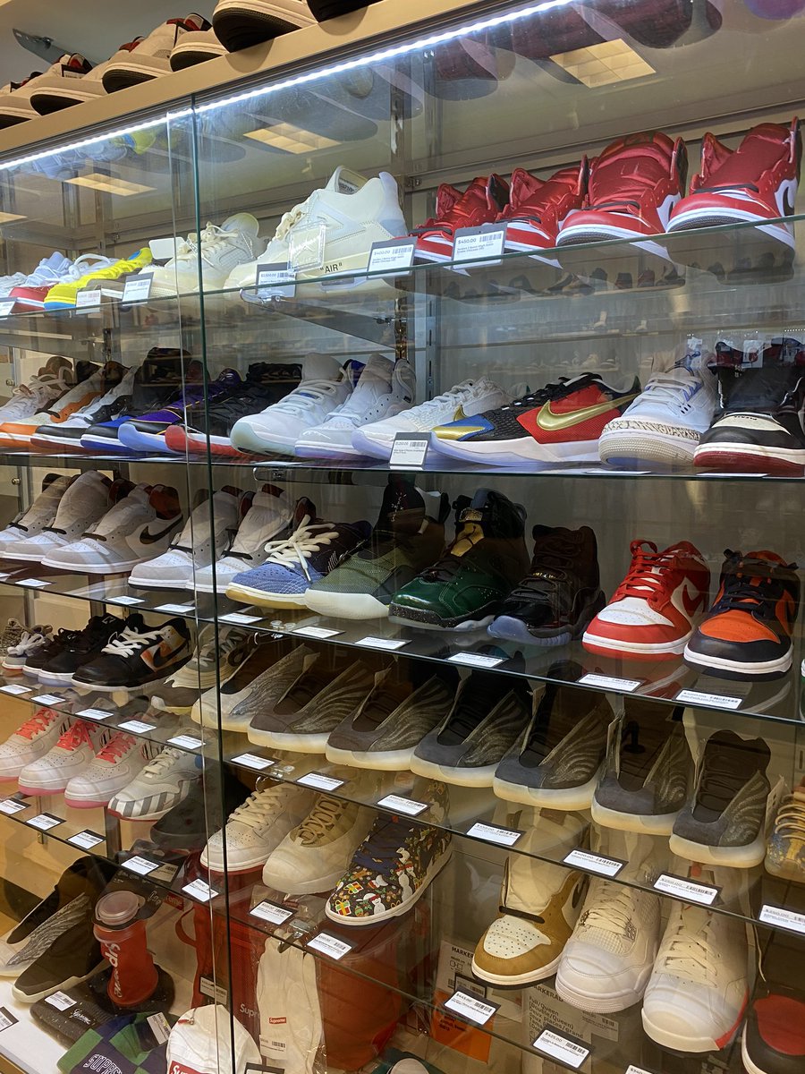 lizbethh__2's tweet photo. Hit up my cousins store at Almeda Mall 🤝 https://t.co/byNCAUC3Sm