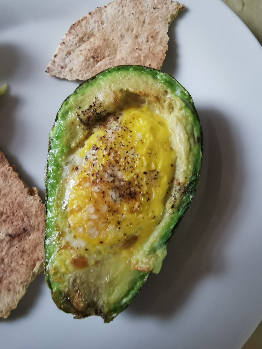 fakepelirroja's tweet photo. Hoy metí media palta con un huevo a la freídorade aire y ala csm https://t.co/HbXJmV4HwZ