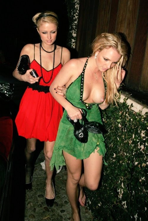 Celebsfever's tweet photo. Britney Spears with Paris Hilton 🍈🍈 https://t.co/7AU3g1dr4N