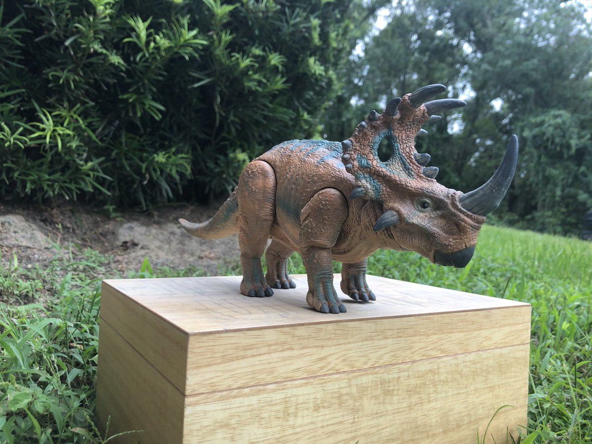 dinosaltss's tweet photo. the male (?) is done https://t.co/RSW0ef3zD7