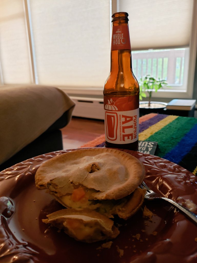 CallMeLysosome's tweet photo. Pot pie and pumpkin beer😏 https://t.co/2kcVE2b86W