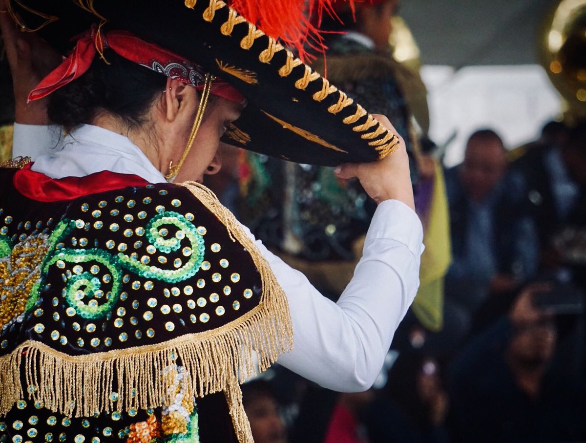 diegop_alba's tweet photo. 🇲🇽 ¡Viva México! 🇲🇽 
El sentimiento de ser mexicano no radica únicamente en buscar convertirnos en defensores de la nacionalidad como símbolo de orgullo; sino de ser defensores de nuestra patria como símbolo de compromiso.
#15Septiembre https://t.co/PvirVemcyw