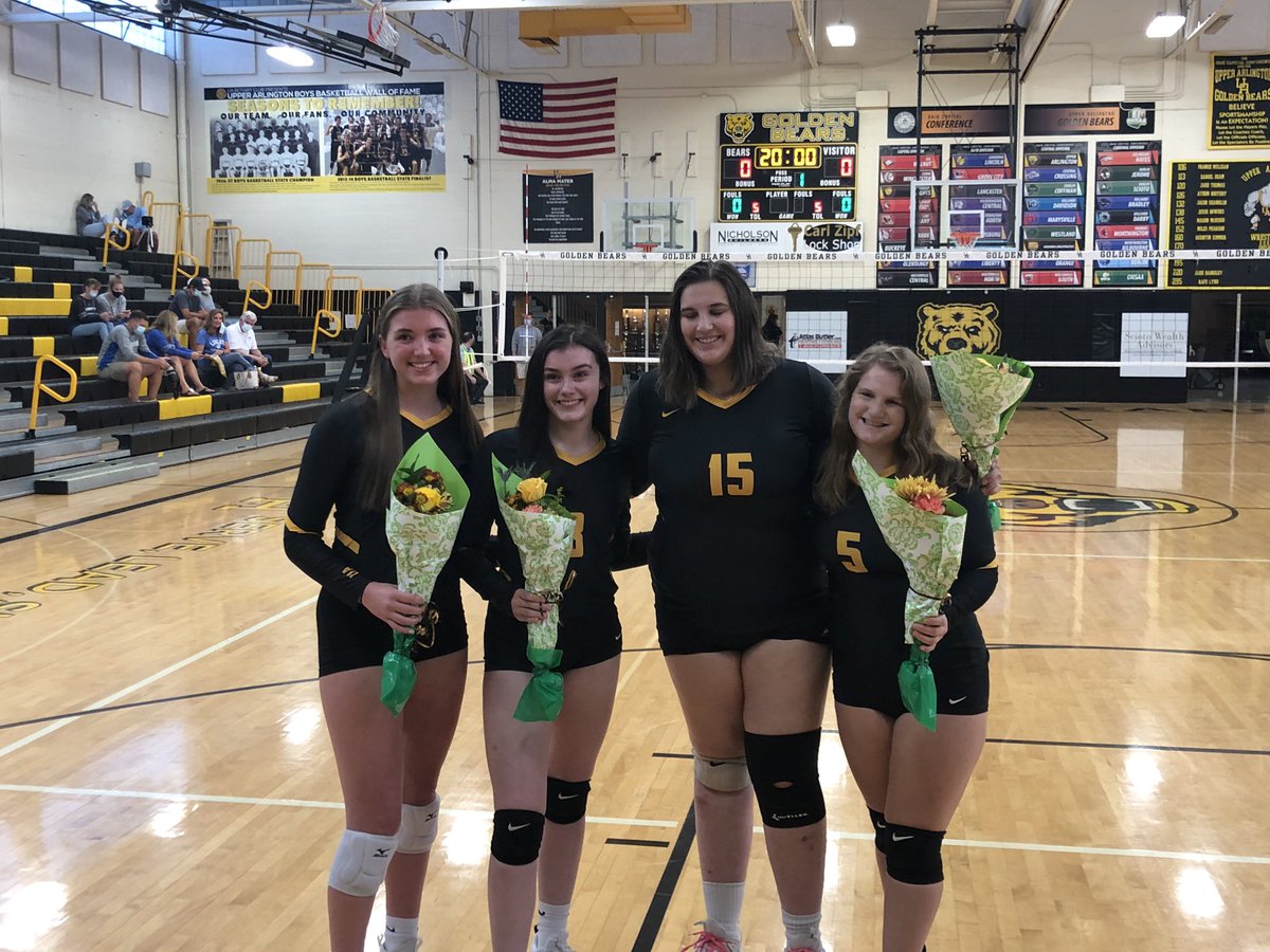 UAHSAthletics's tweet photo. Thank you senior @ua_bearsVB athletes! What a good group of ladies. https://t.co/CB2zACY0f5