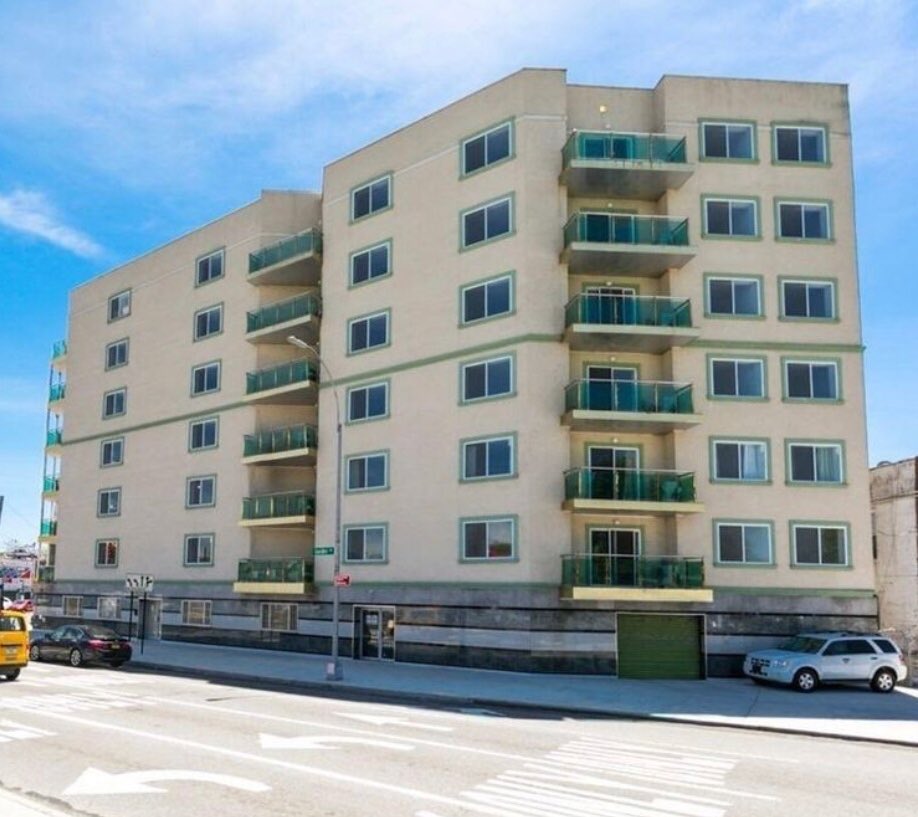 freemanrealtygp's tweet photo. Off-Market Deal - Brighton Beach Apartment Building - 30 units total. Asking Price: $16.5M. Contact us today to purchase this property. #NYCRealEstate #BrooklynRealEstate #BrightonBeach #OffMarket #AllCashDeal https://t.co/eo1wcUEXUB