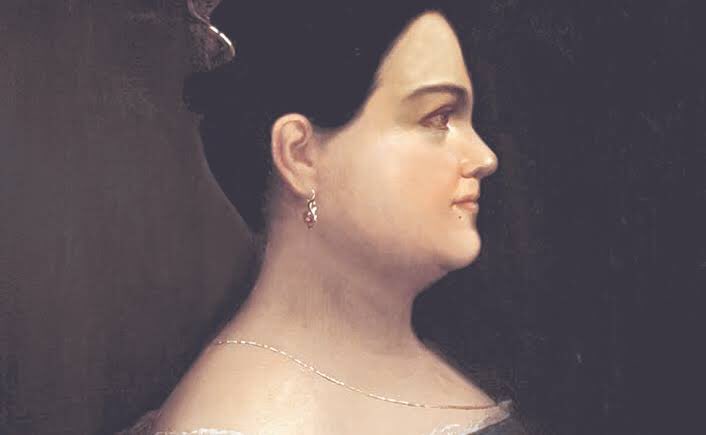 Cuauhtemoc_1521's tweet photo. #Sabíasque en la columna de la Independencia están los restos de una mujer? Se trata de Leona Vicario, quien murió en 1842. 4 días después de su fallecimiento fue nombrada Benemérita y Dulcísima madre de la patria. #GritoDeIndependencia https://t.co/c46GxG2JGt