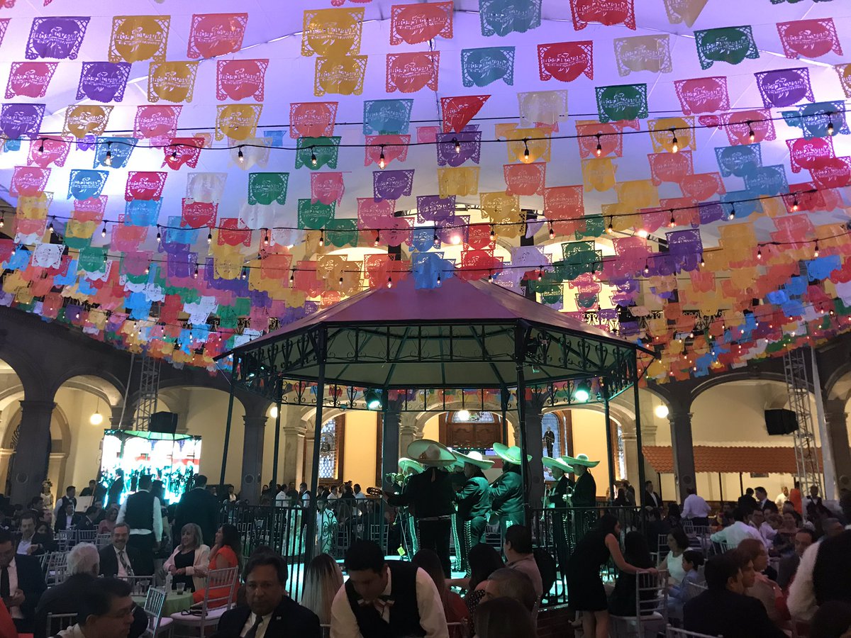 FranciaMTY's tweet photo. Felicidades a todos los amigos regios de #Francia, emotivos recuerdos de las últimas conmemoraciones antes del Covid. 
¡Viva México! #GritoDeIndependencia https://t.co/DBeQ3a4LzG