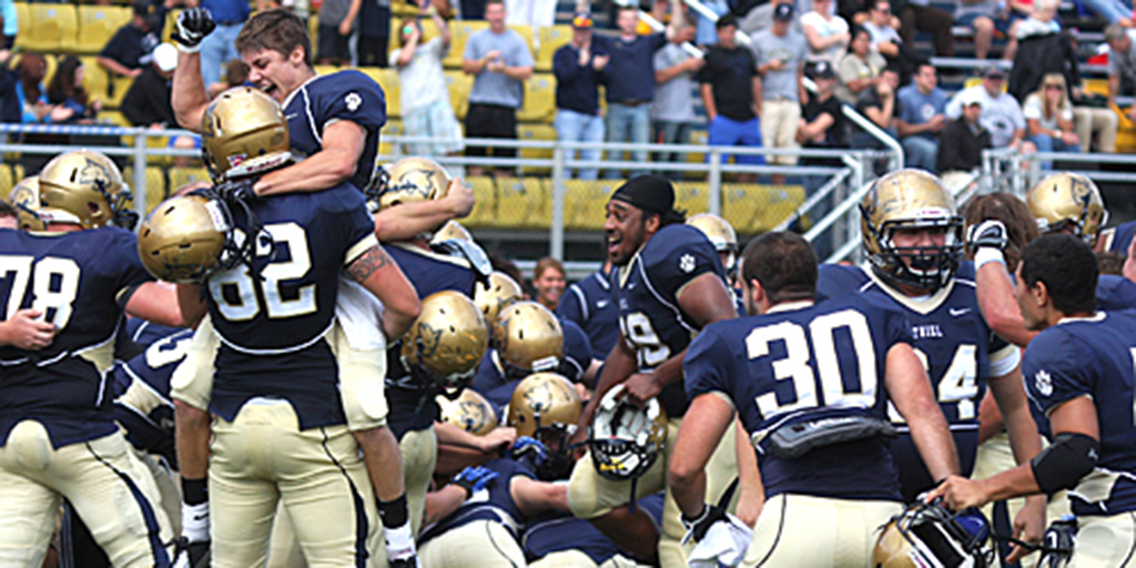 ThielAthletics's tweet photo. This Date in History: Football, 2012 – The Tomcats ended a long losing streak with a 21-14 win over Geneva on “The Play”. The game-winning TD pass in OT from Cody McClelland to Berend Grube, which came on a botched FG try, was named the https://t.co/PPp7NeJozJ Play of the Week. https://t.co/QAZg2xOpAp