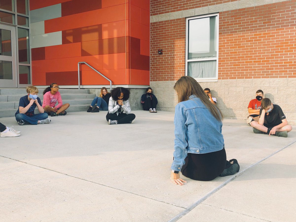 MrsBackhausWMS's tweet photo. Practiced mindfulness outside with the @Headspace app today! #mindfulness #WMSTigerStrong https://t.co/a6in3A1qWh