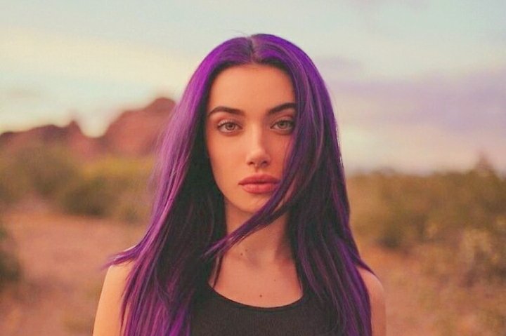 flutterpoem's tweet photo. 🍃—Reconstruçα̃o ୭࿔ 
rarijack au 

Rarity, uma influencer famosa nas redes sociais tem seus podres expostos e é esquecida pela midia, lembrada apenas por seus erros. Sozinha, resta apenas a ajuda de uma antiga "amiga", Applejack. https://t.co/wvlmoF2i6W