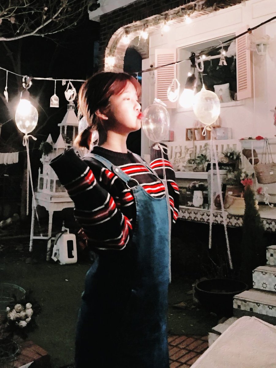 celestictwt's tweet photo. · hᥱч ⿻ ! ıt's musıc ,, tımᥱ へ . # 𝓒 __ ‘ 𝗽𝗹𝗮𝘆-╱.🎧 𝗹𝗶𝘀𝘁 ، 윤n𝗼w₊ lıstᥱnıng ゛ #NORTHEN_JPDEBUT
Hoy, nuestra chiquita Ginger aprovechó su día libre para salir y escuchar el debut japones de @offcl_astrx, los ama mucho. Ella es #TeamImOnYourSide. https://t.co/xScB7qOgen