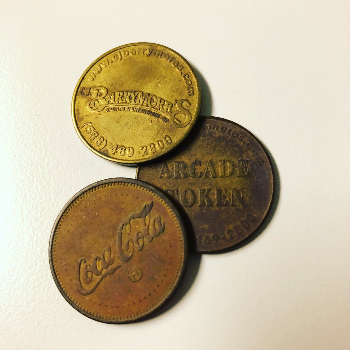 TokenAttraction's tweet photo. #tokentuesday
Interesting ad placement on these C.J. Barrymore’s tokens.
#token #tokens #arcade #michiganarcade #cjbarrymores #arcadetoken #cocacolatoken #cocacola https://t.co/mEJelYORAg