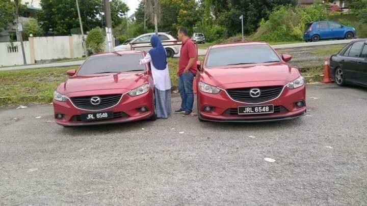 redzuanNewsMPB's tweet photo. Tak tahan asyik kena saman “speed strap” dan lain saman tempat yg beliau tidak pernah kunjungi.

Owner tulen Mazda dari Johor turun jejak kembarnya sampai dapat di Bangi.

Road tax pun sama.

Kredit : Shidie Art Pelukis Rakyat https://t.co/fwDhogkvKE