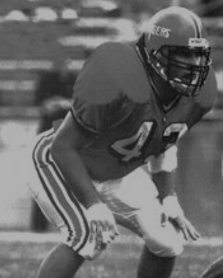 13Donato's tweet photo. So sorry to hear of the loss of friend and former teammate Brian Sheridan. Was always fun to be around and was a beast on D. Sending prayers to his family. Rest in peace #43 

https://t.co/k8pOIuvCP7 https://t.co/xssY5vDDxj