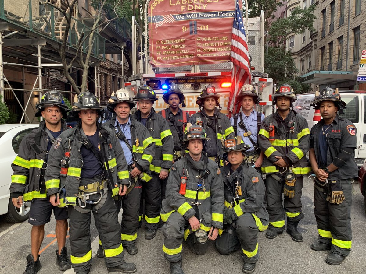 FDNY's tweet photo. FDNY #Rescue1 #Engine74 and #Ladder25 performed a high-angle rescue after a portable scaffold failed at West 78th Street and Broadway in Manhattan. Read more: https://t.co/OLj97bJAeP
(scene photos credit: @nycemergencymgt) https://t.co/I30gb4XqVG