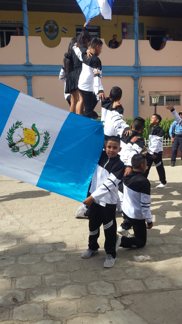 PoliciaHonduras's tweet photo. #FiestasPatrias2020 🇭🇳 💙

Con orgullo y amor hacia Honduras, jóvenes  demostraron su patriotismo en años anteriores https://t.co/a1HocDEMv4