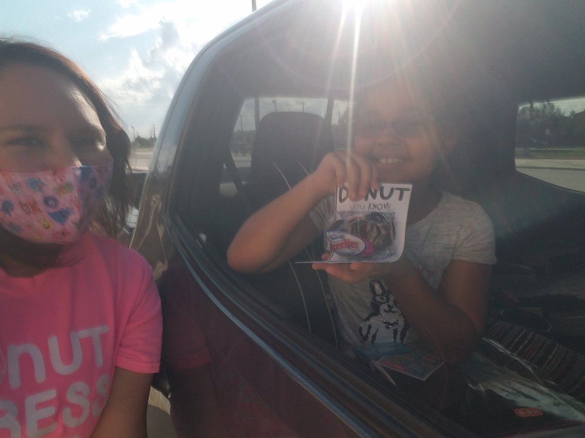 Andrea Zelenak tweet media