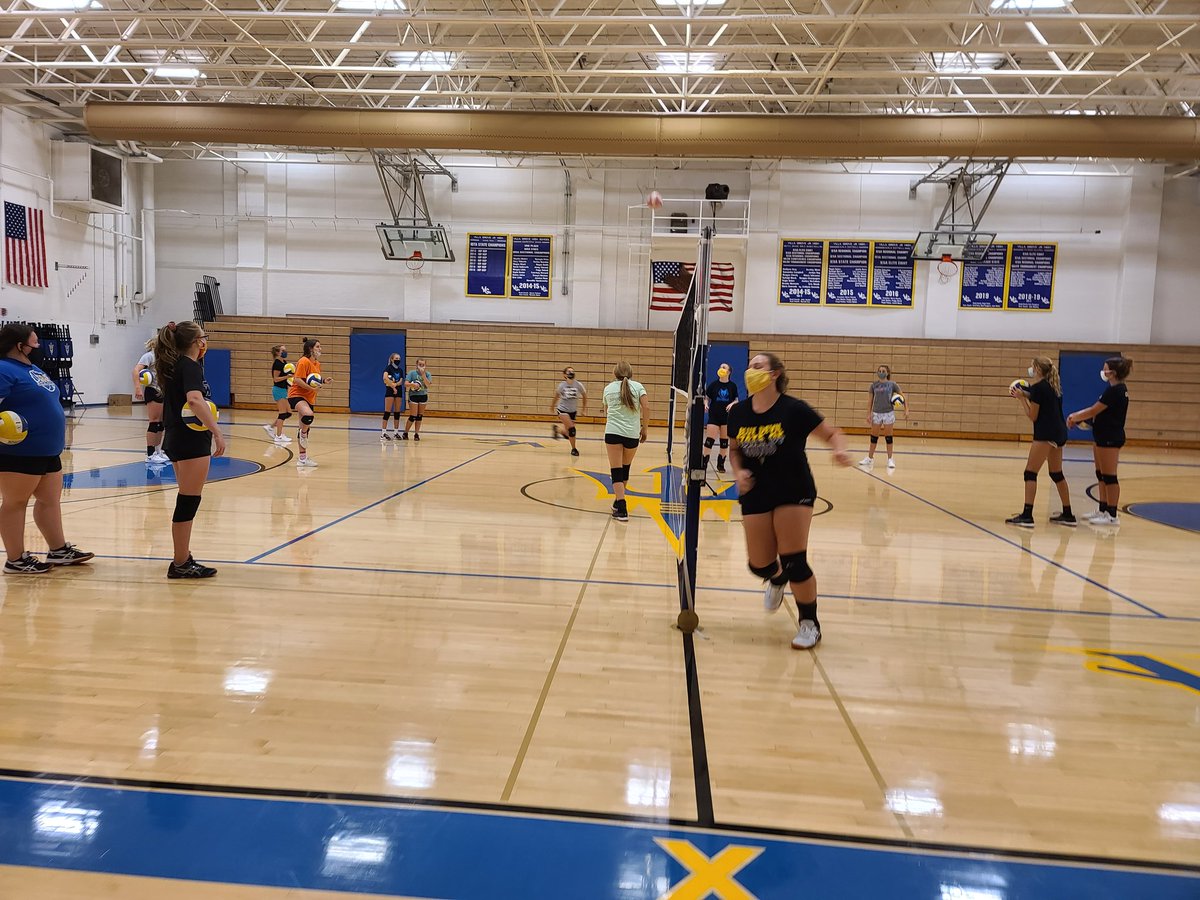 VolleyballVghs's tweet photo. Someday we will get the green light to play, today we prepare. #proudtobeabluedevil #LetThemPlay https://t.co/J2jFDi2HAz