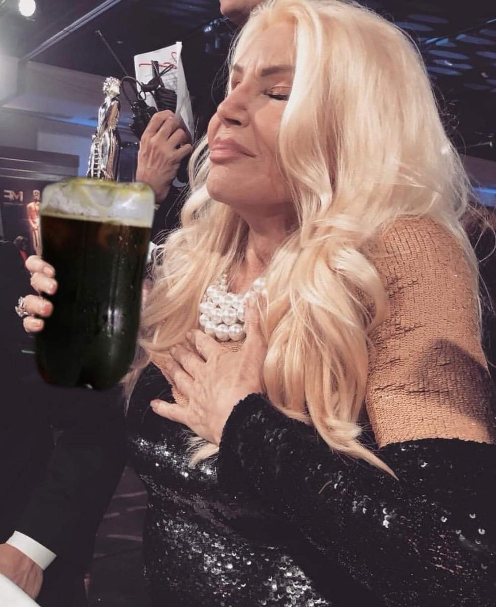_onerolita's tweet photo. cuando le pegas el primer trago al fernet que armaste https://t.co/K0KYE8R9DB