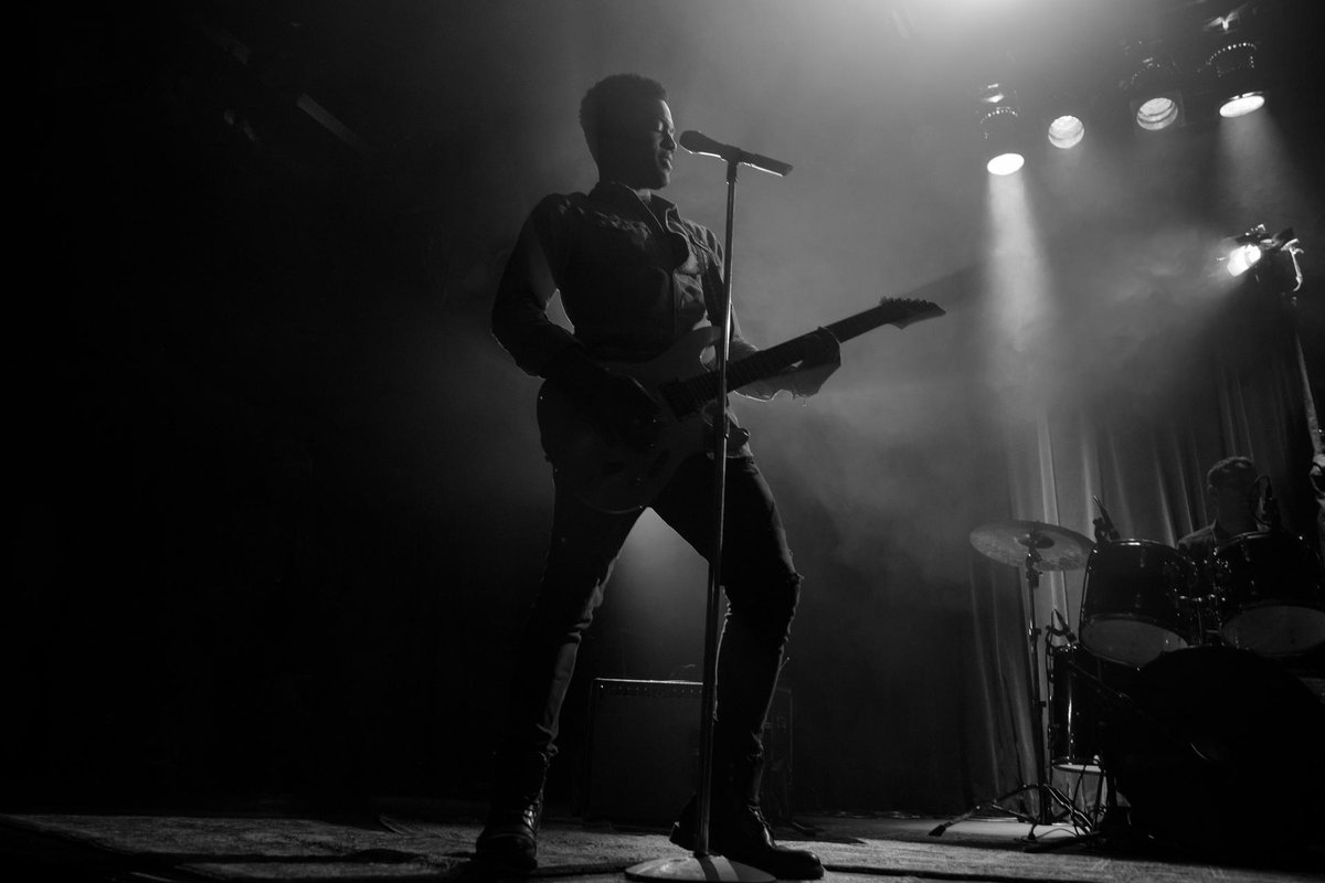 SennheiserLatAm's tweet photo. Vive al máximo tus presentaciones en vivo con #XSWirelessDigital. Con sus cinco horas de batería continua y calidad excepcional de sonido, nada puede salir mal. https://t.co/TWfgo2nfKC