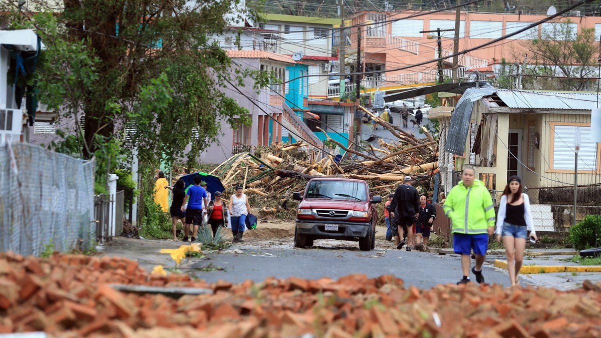 RECONSTRUCCION: FEMA ha prestado alrededor de $300 millones a 76 pueblos/municipios bajo el programa de Préstamos Comunitarios para Desastres. Biden trabajará para que estos préstamos se cancelen bajo las mismas condiciones que se imponen a los 50 estados.  #PuertoRico