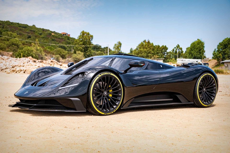 DriversEcuador's tweet photo. El #AresS1 Project Coupe, basado en el #CorvetteC8, llega con un cambio de imagen: paneles de carrocería de fibra de carbono, pasos de rueda curvilíneos, motor V8 de 715hp y transmisión de doble embrague de 8 velocidades. Edición limitada a 24 modelos. #Hypercar #Supercar https://t.co/LGjfjwwOW8