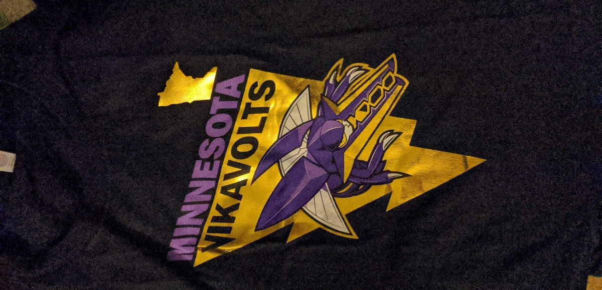 Goose2504's tweet image. Finally got in my Minnesota Vikavolts shirt! @aDrive_tK #FoilShirt #BugTypes