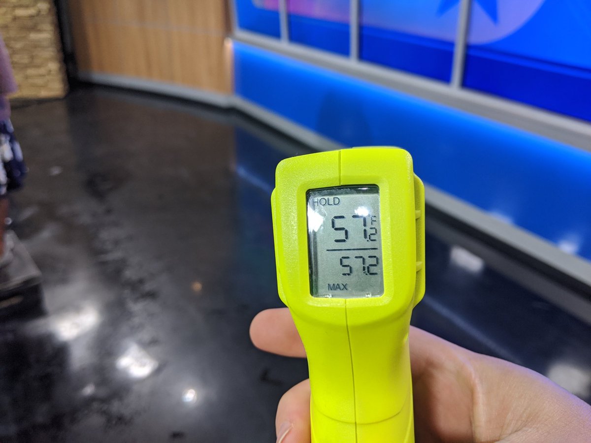 ToddNEWS's tweet image. When the studio AC switch breaks...in the ON position...

#notwarm 
@MattHinesTX @NiyahGonzalezTV