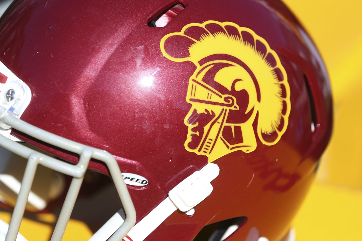 YahooSportsCFB's tweet photo. USC football players wrote a letter to California Governor Gavin Newsom asking for clearance to practice and play.

➡️ https://t.co/C2EPkulAPj https://t.co/C5dQcWJaDp