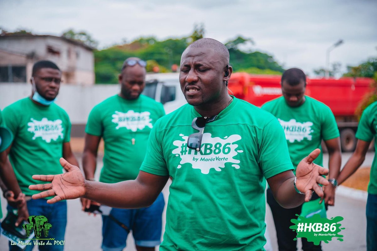 mareevertepdci's tweet photo. MV1: Investiture du candidat du PDCI.
La marée Verte y était.
#HKB86
#maréeverte
#PDCI2020 https://t.co/pFAMlsWokV