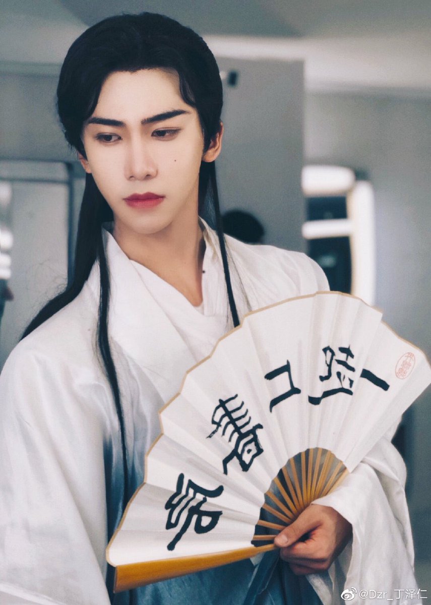 zeren_th's tweet photo. 160920
Ding Zeren weibo posted 🏡

(แปล) “เทือกเขาสูงชันตระหง่านน่าประหลาด ทำให้เธอกับฉันต่างโหยหา”

เป็นท่อนเนื้อเพลง 十年人间 (จากเพลงประกอบซีรี่ส์ค่ะ) 

#丁泽仁 #DingZeren #NEX7 https://t.co/0pubKeEwrV