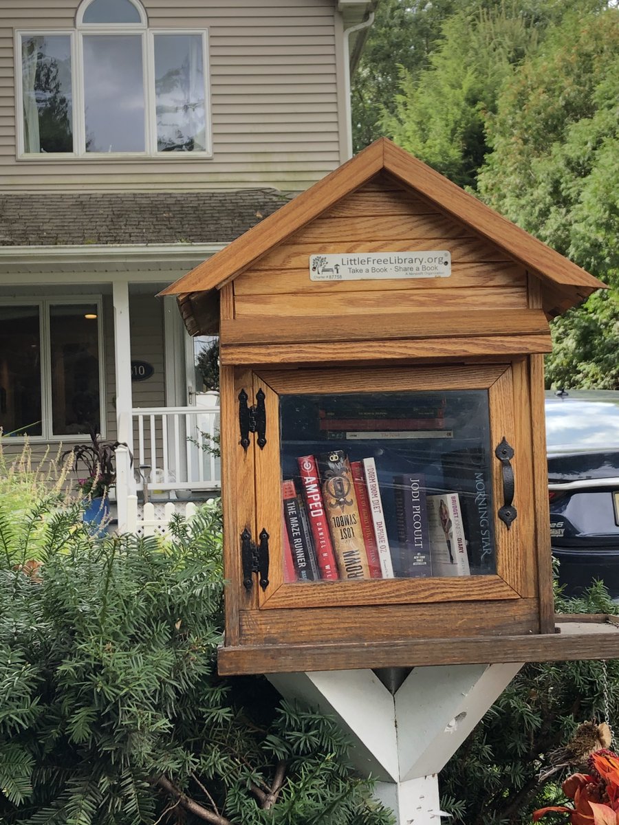 KarolineScheck's tweet photo. Little Free Library in Hohokus! #Ltlfreelibrary #read #books #community #library https://t.co/2ss7VFobx1
