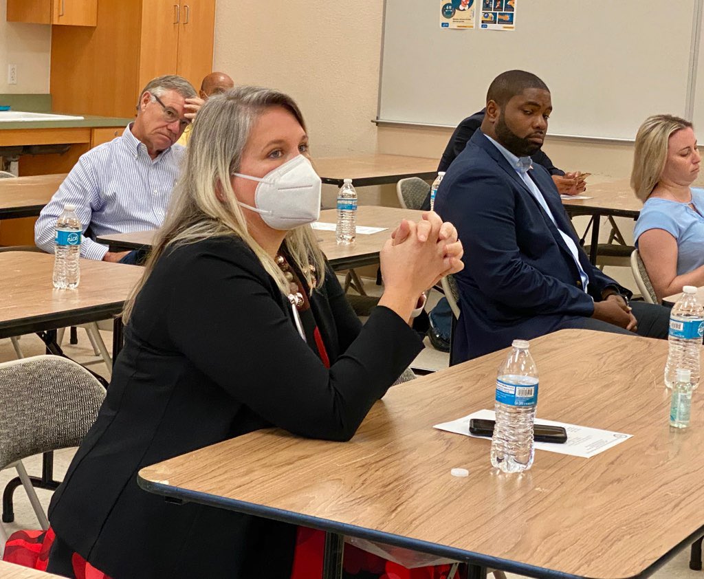 Cindy_Banyai_FL's tweet photo. NAACP Police and Public Safety Forum. My opponent Byron Donalds chose to not wear a mask b/c his freedom is more important than your health. With 3,116 new #Covid_19 cases, 146 deaths in FL today you gotta wonder if he cares about you at all. 
#DemcastFL
#wtpBlue
#NoDemLeftBehind https://t.co/zUP60HOTas
