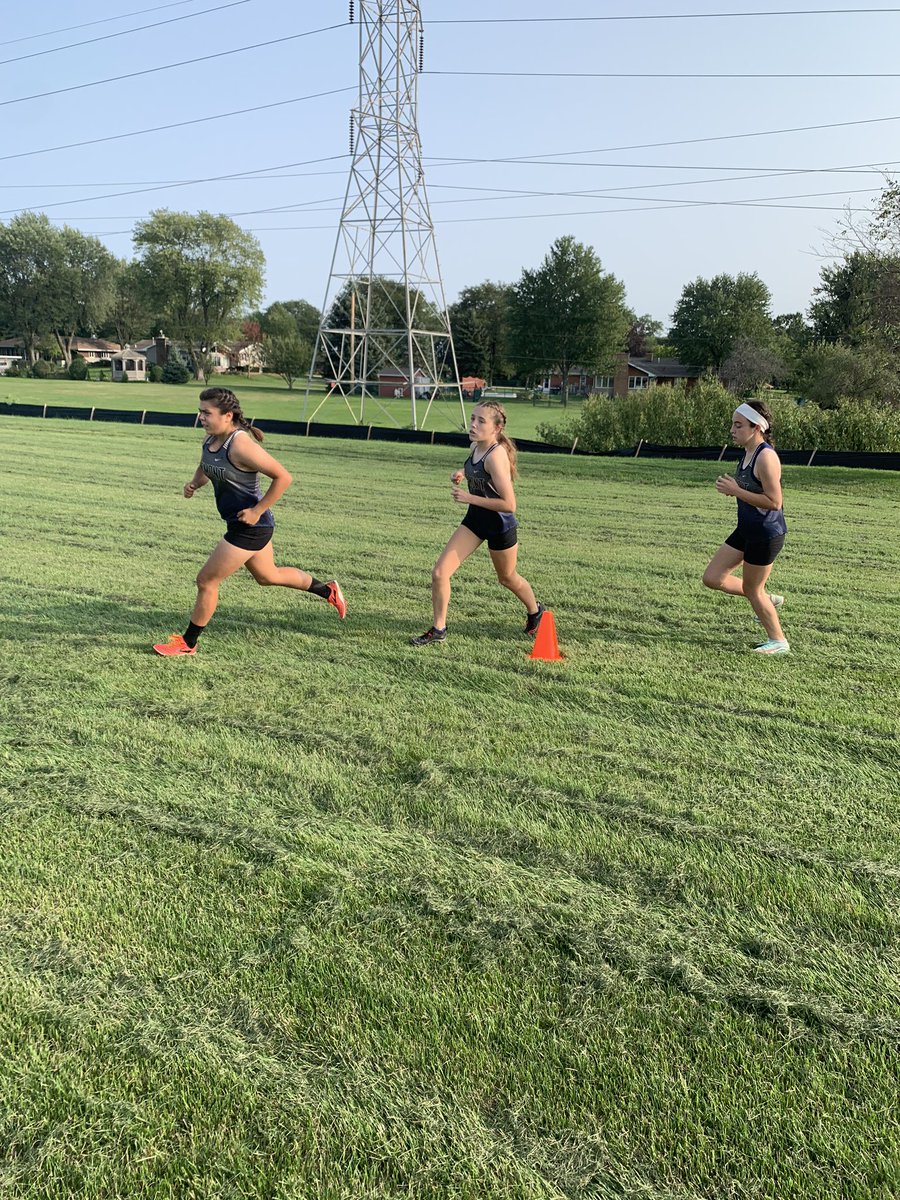 lhsgirlsxctf's tweet photo. Way to get out on the course and compete today! So proud of you!  #WeAreLemont #hardworkpaysoff https://t.co/YNpopfL0rS
