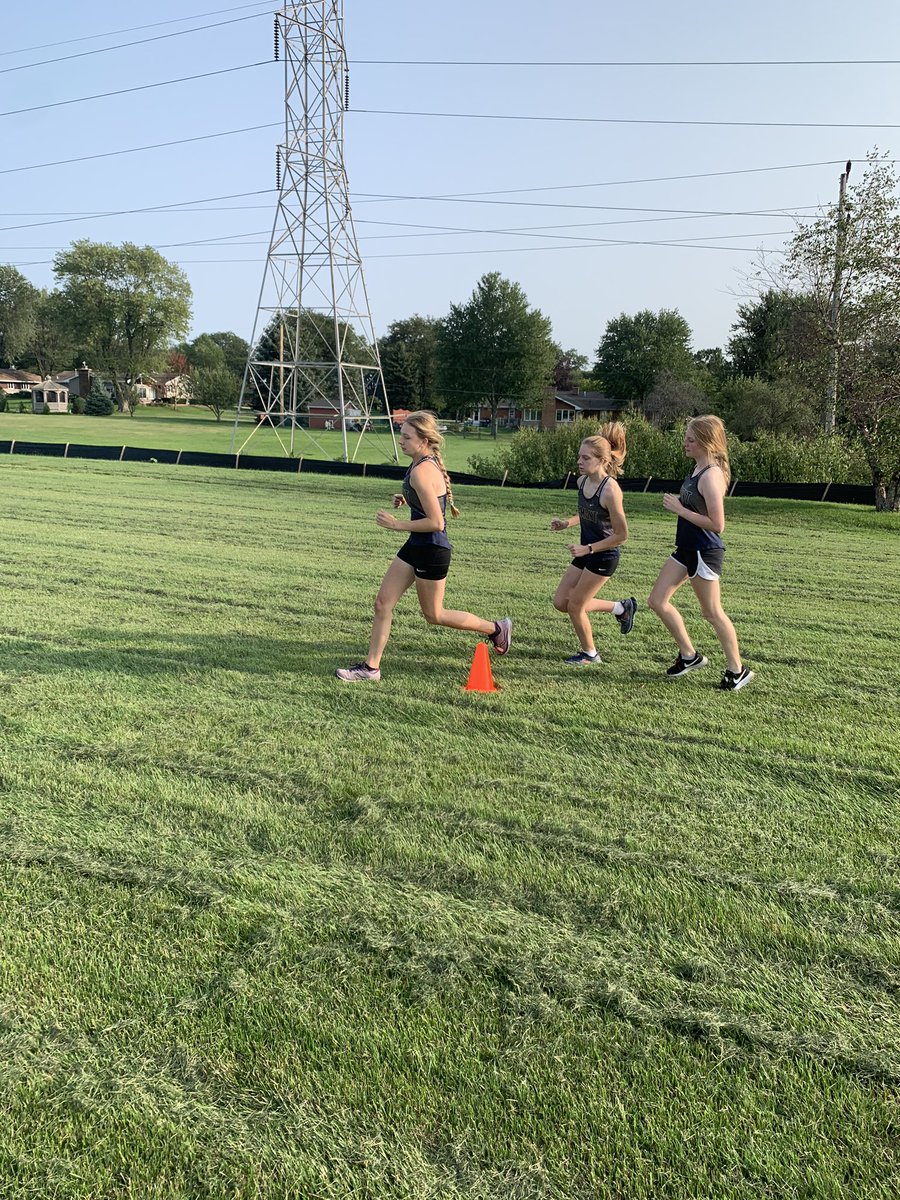 lhsgirlsxctf's tweet photo. Way to get out on the course and compete today! So proud of you!  #WeAreLemont #hardworkpaysoff https://t.co/YNpopfL0rS