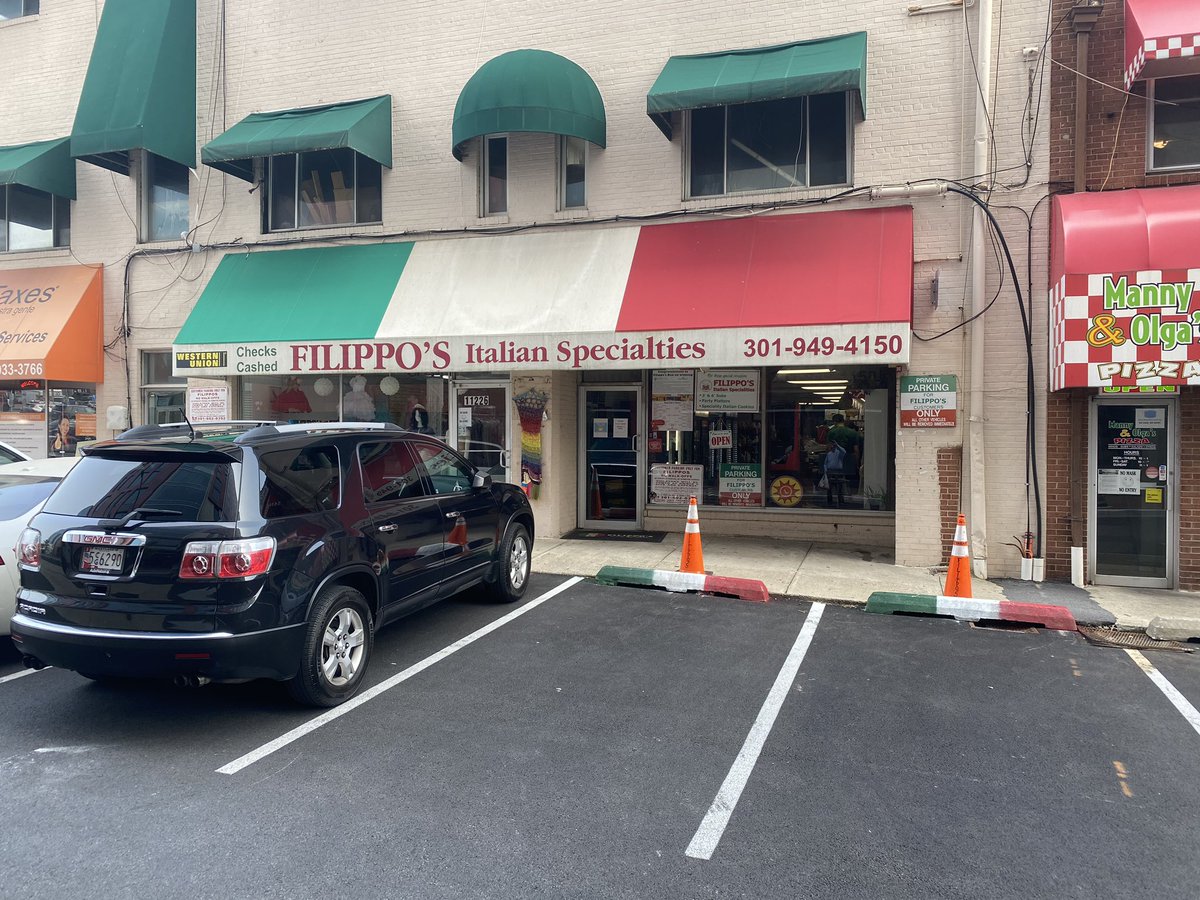 MikeRileyParks's tweet image. I began a long term relationship with a neighbor of my new office building today. Even got a complimentary cannoli! . #Filippos #WheatonMD