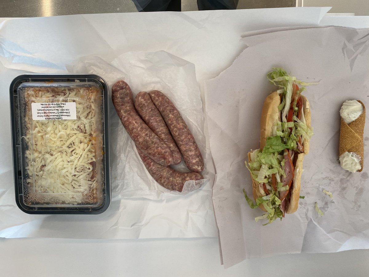 MikeRileyParks's tweet image. I began a long term relationship with a neighbor of my new office building today. Even got a complimentary cannoli! . #Filippos #WheatonMD