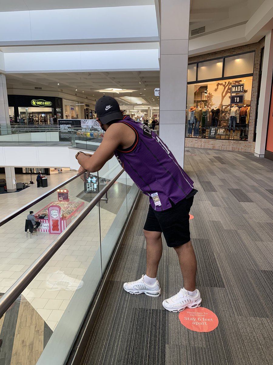 BallinBrandon_'s tweet photo. Overthinkin...☔️ https://t.co/sQm7jytBQi