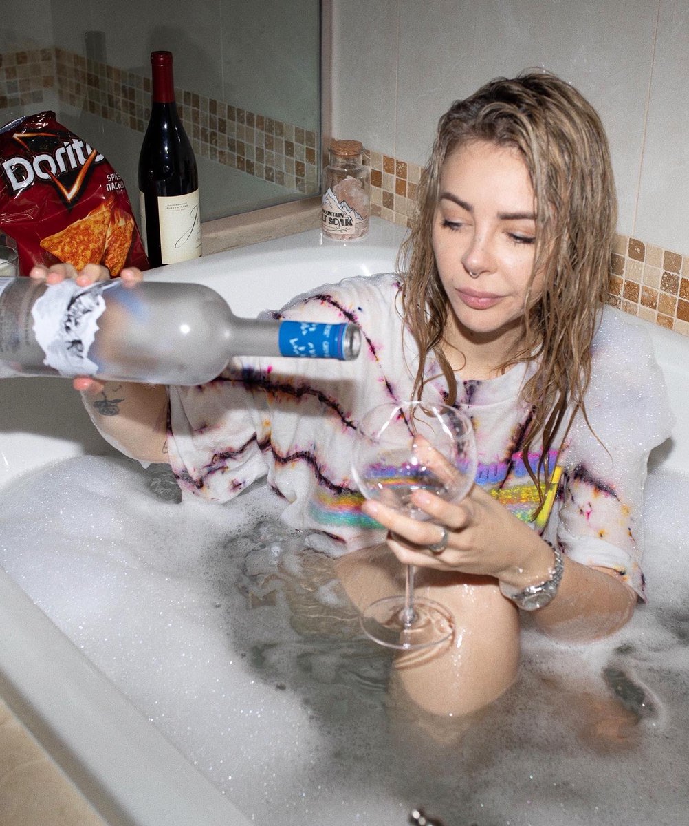 awonderland's tweet photo. Was supposed to be playing red rocks today https://t.co/YAXZfyWW2D