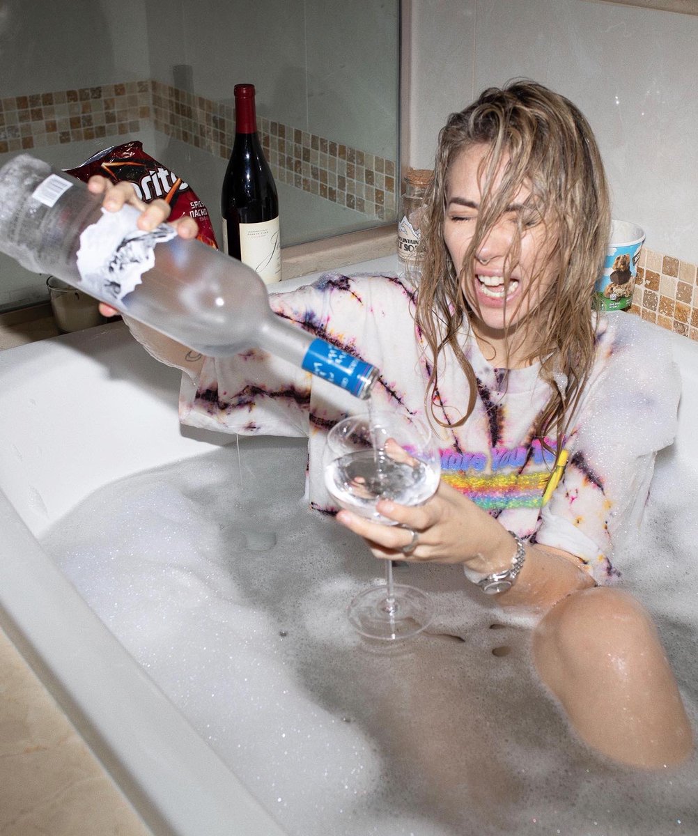 awonderland's tweet photo. Was supposed to be playing red rocks today https://t.co/YAXZfyWW2D