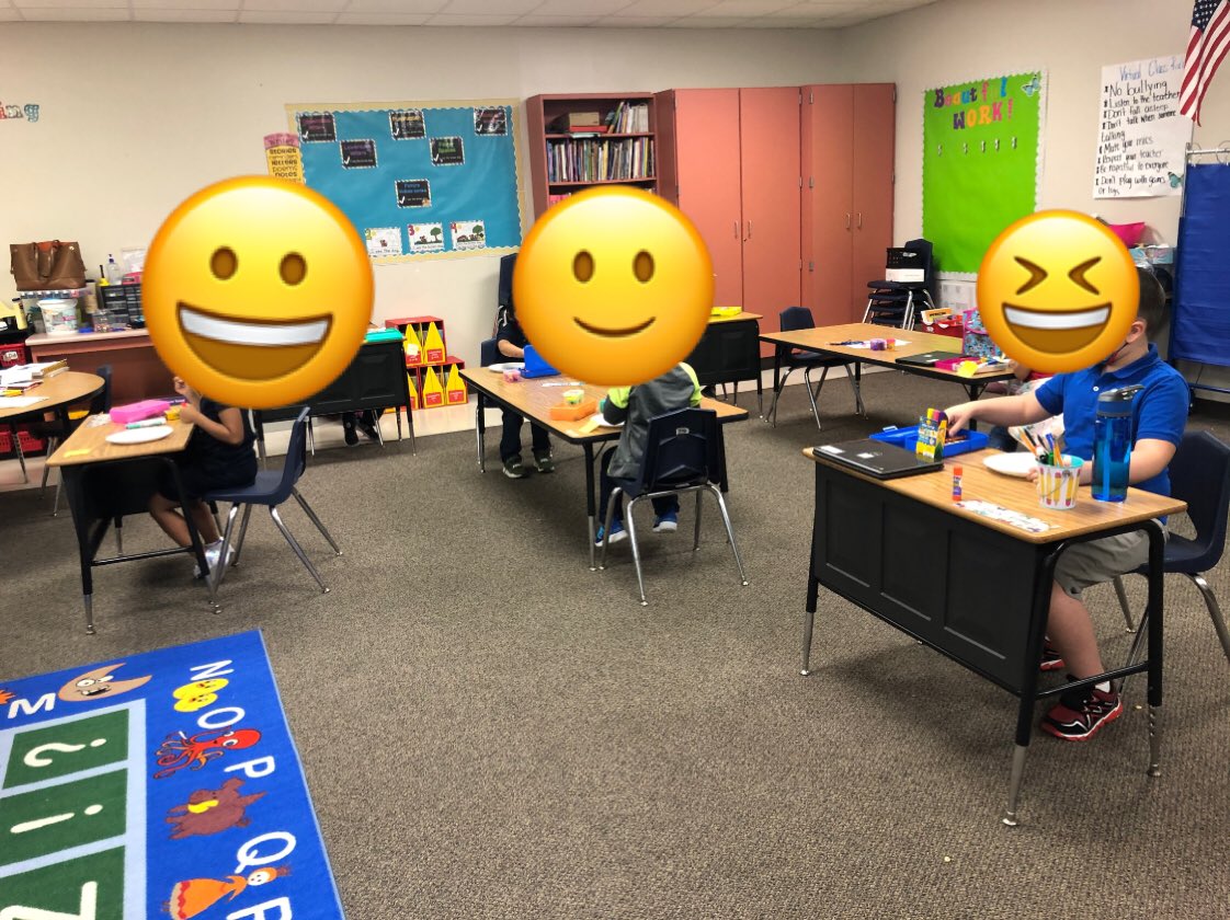 TaraCookeArt's tweet photo. This week we are making dots for International Dot Day! 🎨🖌#art #artist #dotday #SISDPVA #virtuallearning #facetofaceinstruction #artteacher @amandalynnbyers @HeritageElemen1 https://t.co/SMEGGoip4j